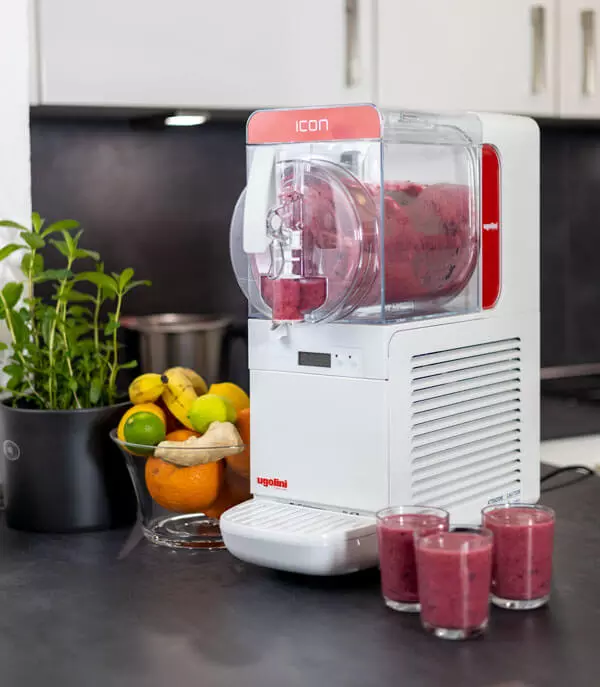 Granitor® ICON, befüllt mit frischem Beerensmoothie